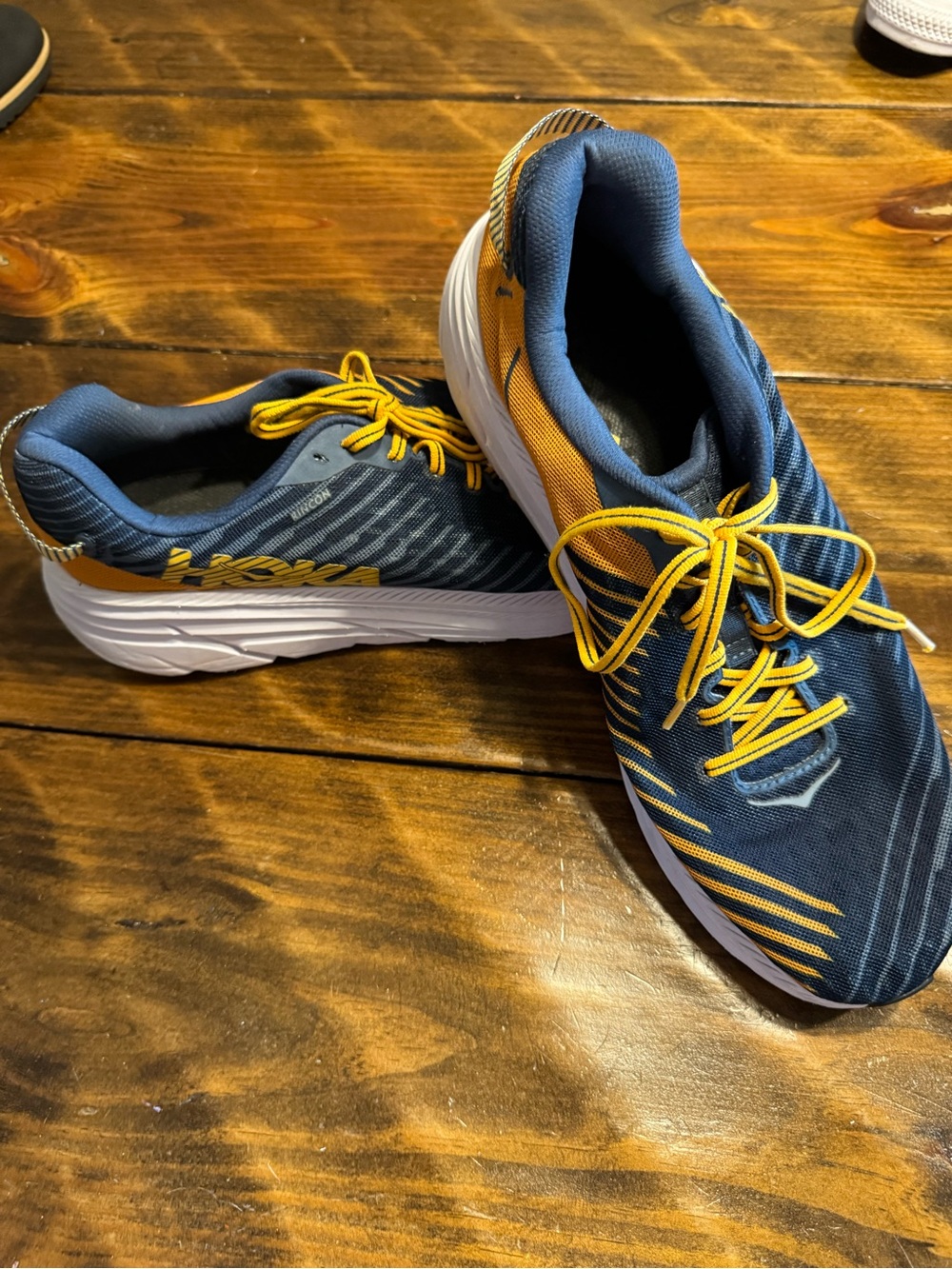 Hoka One One Rincon Running Athletic Sneakers Mens Size 12.5. Blue/yellow gold